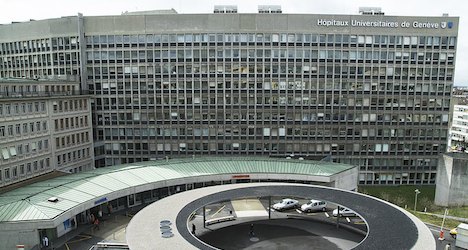 Bite sends Ebola virus doctor to Geneva