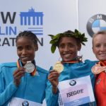 The fastest women on Sunday were Tirfi Tsegaye (Ethiopia), Feyse Tadese (left, Ethiopia) and Shalane Flanagan (right, USA).Photo: DPA