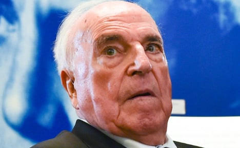 Kohl rushes to block embarrassing book