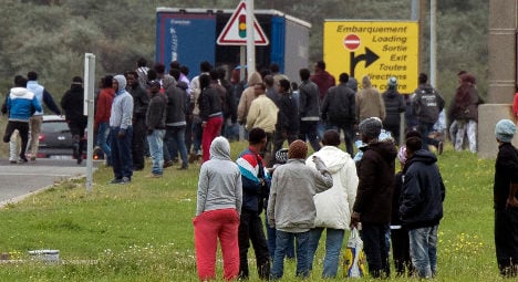 Calais police fire tear gas as migrants storm trucks