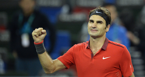 Federer scrapes through to third Shanghai round