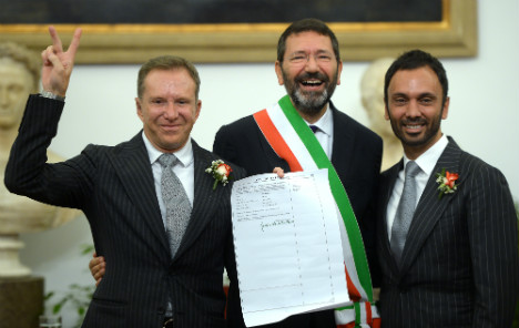 Mayor defies law to register 16 gay marriages