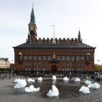 Olafur Eliasson installed 12 huge blocks of Greenland ice at Copenhagen’s City Hall Square in collaboration with geologist Mias a ‘wake-up call’ ahead of the IPCC meeting in Copenhagen. “We, the world, must and can act now. Let’s transform climate knowledge into climate action,” the pair said. Photo: Anders Sune Berg