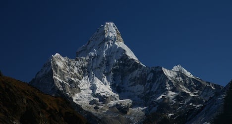 Avalanche kills Nepalese guiding Swiss climbers