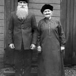 The coachman C. P. Lundström, born in 1851, and his wife, name not given. They lived on Södra Trädgårdsgatan in Gävle.