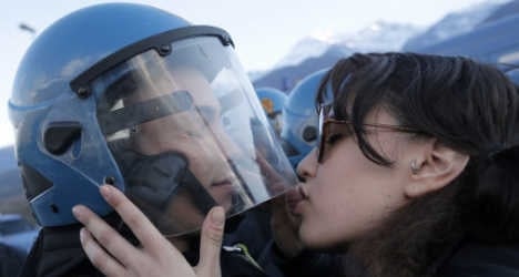 Italians face ban from kissing police officers