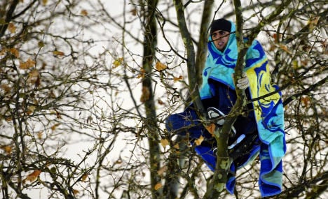 Refugee protesters escape police in trees