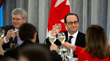 Hollande calls on Canada to fight climate change