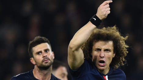 PSG earn slender win to reach knockout stages