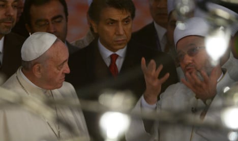 Pope visits Blue Mosque on Istanbul visit