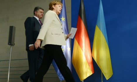 Merkel calls for truce talks over Ukraine crisis