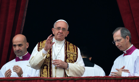 Pope slams persecution in Christmas address