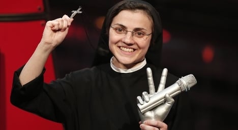Italy's singing nun gives debut album to Pope
