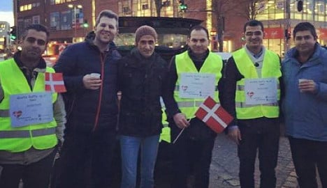 Syrian refugees hand out free coffee to commuters