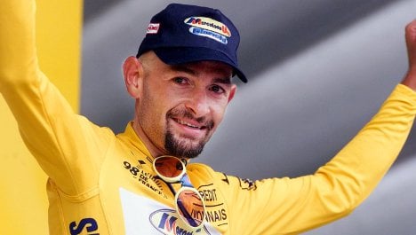 Serie A fans’ tribute to cycling great Pantani