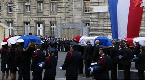 Hollande honours police killed in Paris attacks