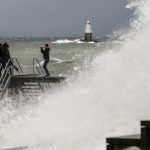 The storm caused huge waves and even caused a wind turbine to shake.Photo: Photo: TT