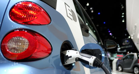 Electric car owners in France to get €10k bonus