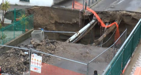 VIDEO: Massive sinkhole opens up in Naples