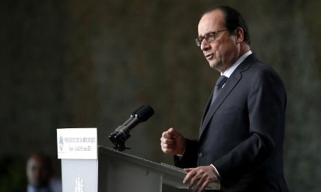 Hollande stresses need for nuclear deterrent