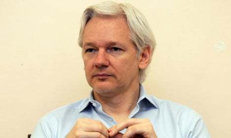Swedish prosecutors to quiz Assange in London