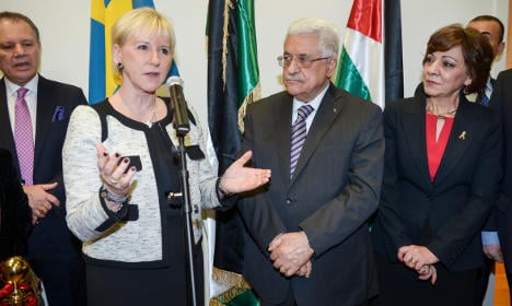 Foreign minister meets Palestinian ambassador