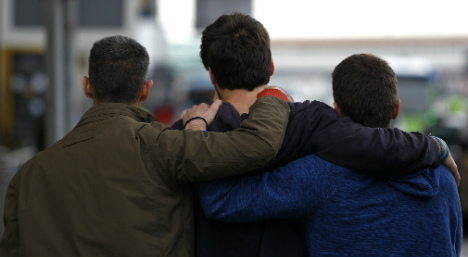 Tearful crash victims' relatives gather at airport