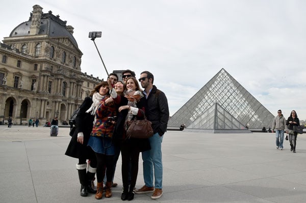 Paris museums set for selfie stick ban