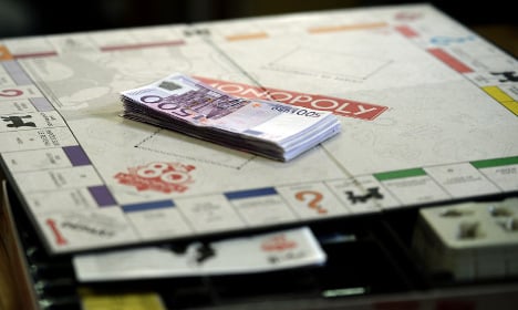 French mum collects real Monopoly jackpot