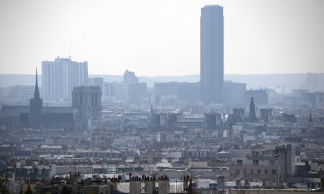 France looks abroad to find blame for smog