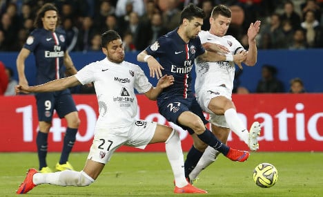 PSG win fifth in a row to go top of Ligue 1