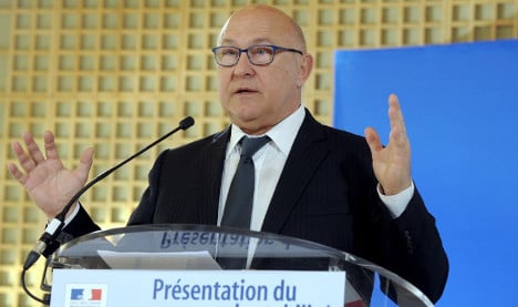 France unveils billions in savings to appease EU