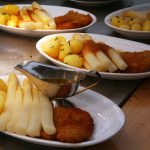 This time we're back to the classics: it's white asparagus with potatoes, schnitzel and melted butter. Of course, the vegetables are still the main event in this dish.Photo: DPA/Nestor Bachmann
