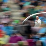 At Easter, pope urges end to ‘absurd violence’