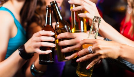 Young French women turn to 'le binge drinking'