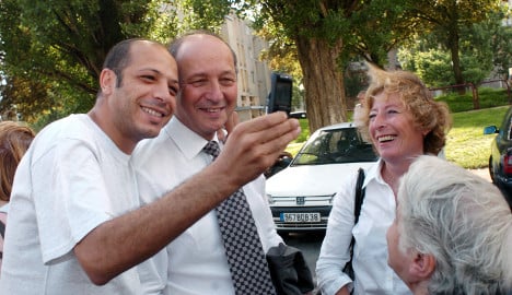 French minister holds on to crown of Twitter king
