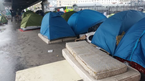 French police pull down Paris migrant camp