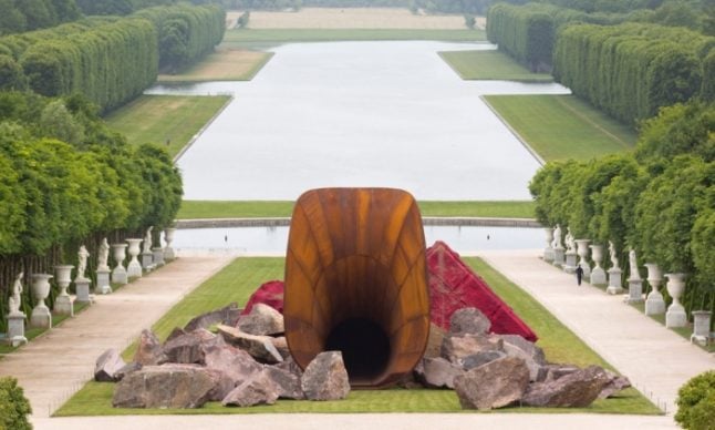 Versailles 'giant vagina' causes stir in France