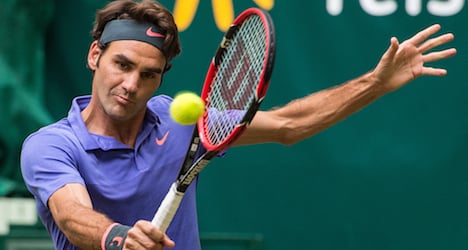 Federer overpowers Gulbis in two sets