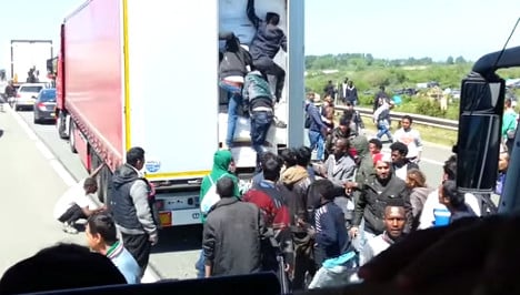 Tourists shocked by Calais migrants scramble