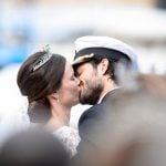 Lovely picture of the newly-wed couple kissing.Photo: Pontus Lundahl/TT