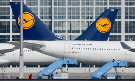 Lifted by cheap fuel, Lufthansa triples profit