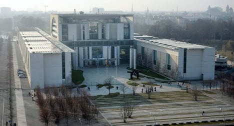 Man arrested over Chancellery fire attack