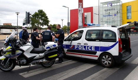 Primark hold up: French cops hunt gunmen