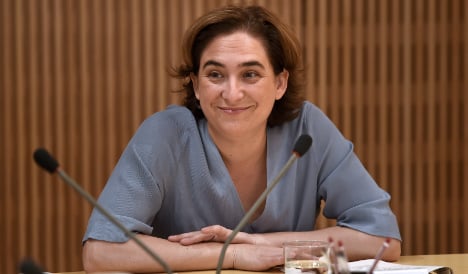 Barcelona mayor gives herself a pay cut