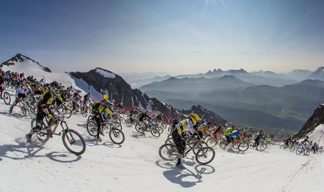 Thousands take part in 'Alpine Megavalache'