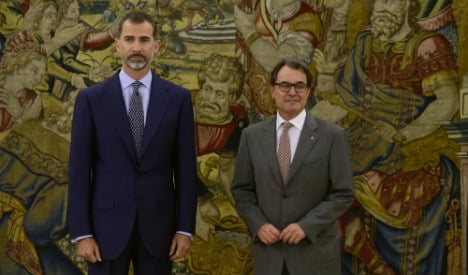 King warns Catalonia over independence drive