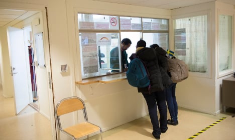 Refugees to Sweden face long wait for ID checks