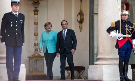 Merkel, Hollande discuss migrant crisis, Ukraine
