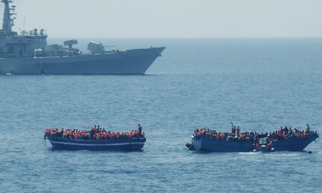 Swedish ship rescues 800 migrants from sea